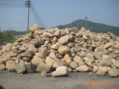 大小鵝卵石、礫石與碎石 林軍個體經營的優質供應與專業加工